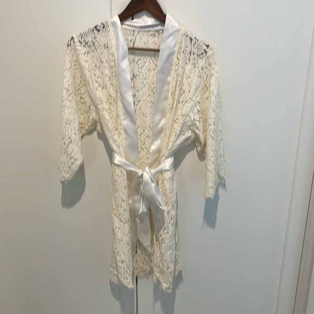 Never worn Bridal Robe size S/M by WeddingStar